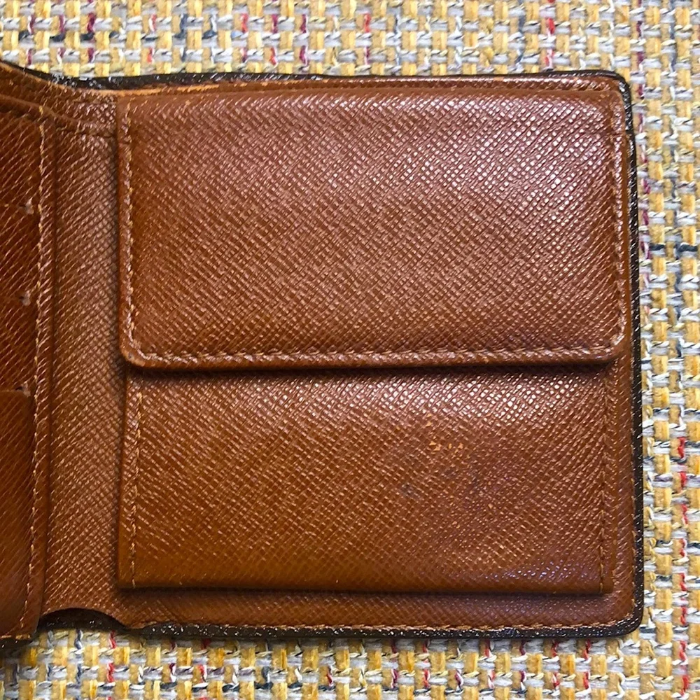LOUIS VUITTON LV Monogram Bifold Marco Wallet with Internal Coin Pouch CA0092